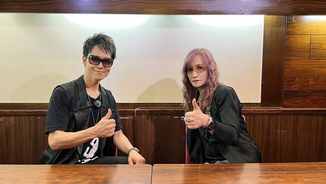 MCの高見沢俊彦（右）とBREAKERZのSHINPEI（左）が番組初のロケへ！