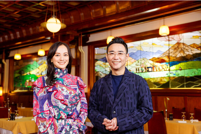 クラシックホテルの殿堂「万平ホテル」を訪ねた 八嶋智人（写真右）と牧瀬里穂（写真左）。