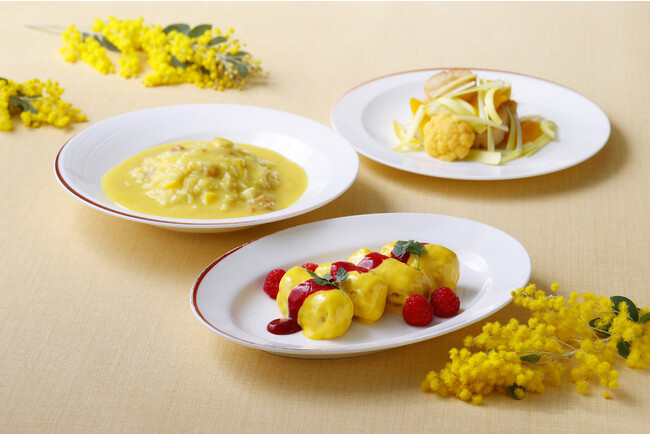 左から:クリーム餡かけ鶏肉入り炒飯 カレー風味、海老のマンゴーソース和え、黄色い野菜と帆立貝の炒め 左から:クリーム餡かけ鶏肉入り炒飯 カレー風味、海老のマンゴーソース和え、黄色い野菜と帆立貝の炒め