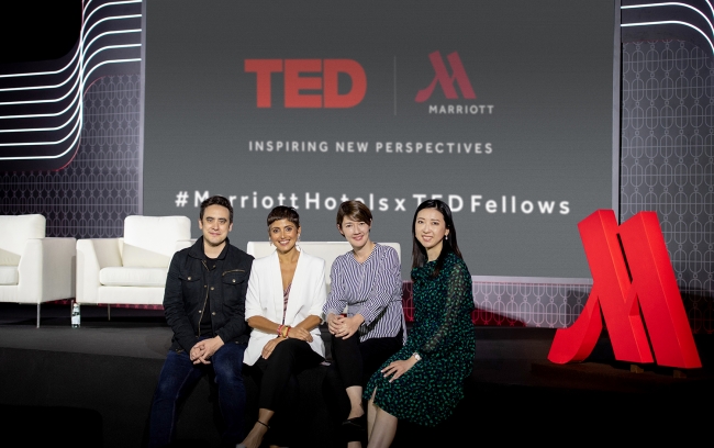 TEDフェローと司会のアニタ・カプーア氏（左から二番目）、マリオット・インターナショナルのアジア太平洋ブランド＆マーケティング担当シニアディレクター、ウィンキー・ウォン（右端）