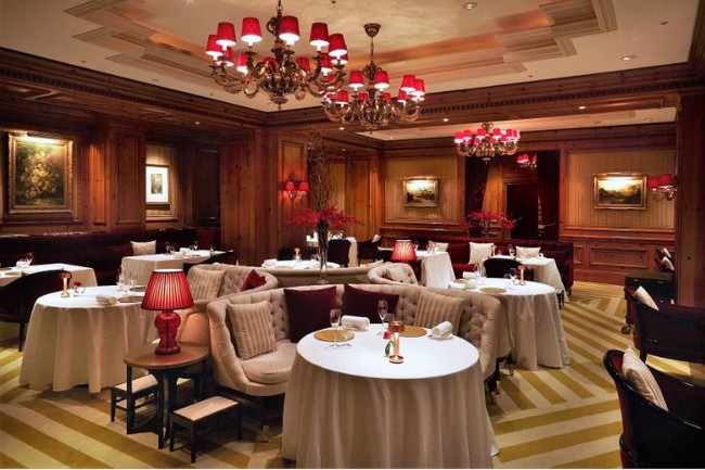 フランス料理「ラ・べ」店内