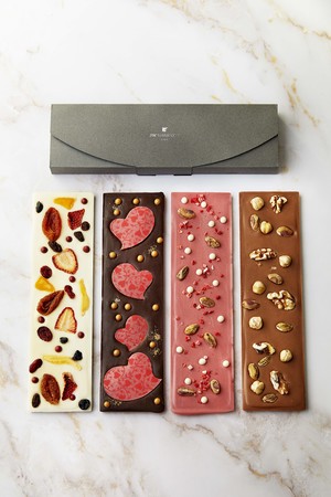 左から:ホワイト&フルーツ、ダーク&ハート、ストロベリー、ミルク&ナッツ 左から:ホワイト&フルーツ、ダーク&ハート、ストロベリー、ミルク&ナッツ