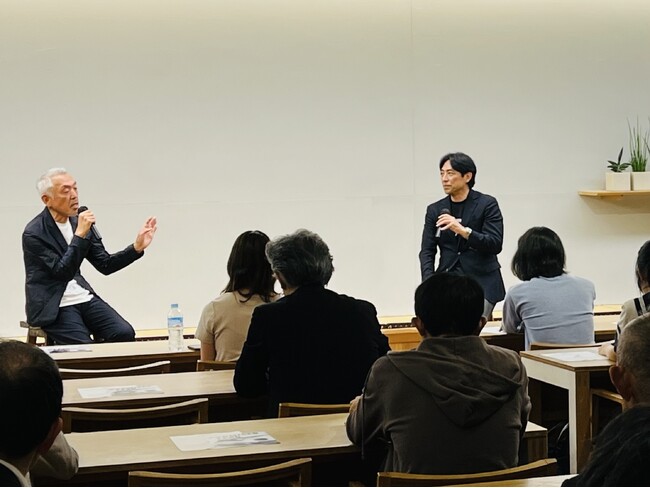 左:原田満生 右:五十嵐圭日子教授 左:原田満生 右:五十嵐圭日子教授