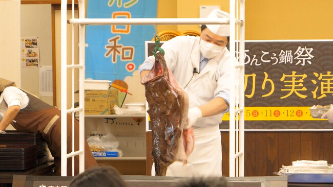 土日に開催される”あんこうの吊るし切り実演”