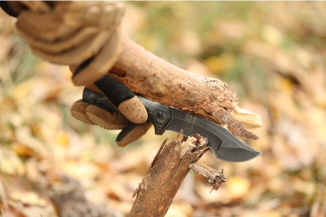 1本で8役。オールインブッシュクラフトナイフ『ZANDA』