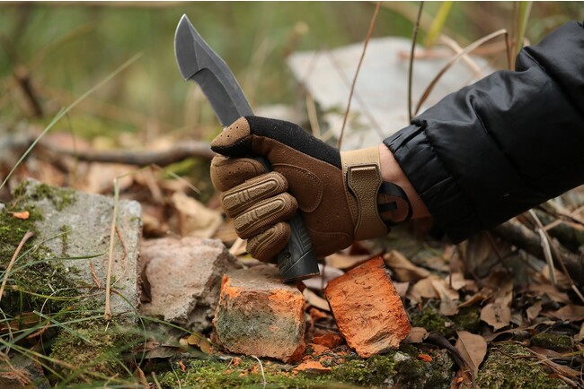 グリップエンドはテールハンマーとしても活躍する