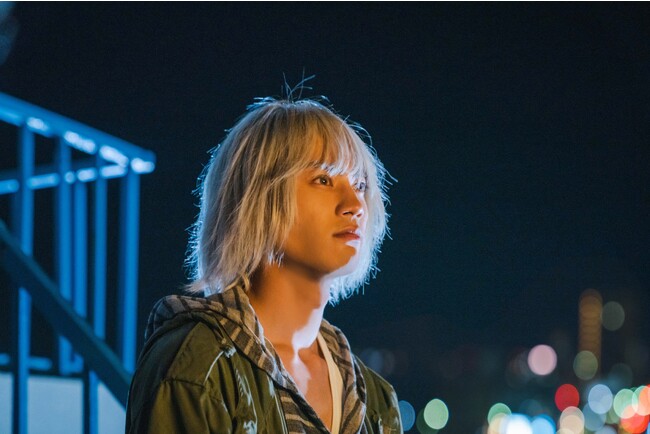 遠くを見つめ、何かを思う一登 遠くを見つめ、何かを思う一登