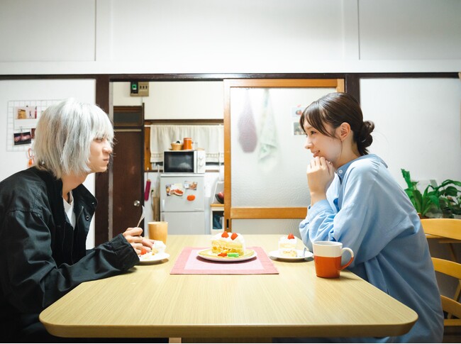 夕食をいっしょにとる一登と里子 夕食をいっしょにとる一登と里子