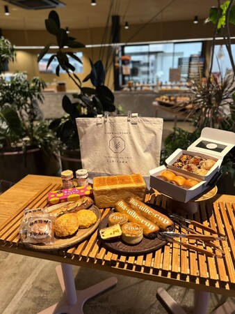 1.パン世界大会で出品したパンとパンクリハラ&パン工房ぐるぐるを味わうスペシャルパンセット 12860円(税込13889円) 1.パン世界大会で出品したパンとパンクリハラ&パン工房ぐるぐるを味わうスペシャルパンセット 12860円(税込13889円)