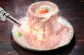 京都祇園の行列店の味をすすきので堪能。黒毛和牛×海鮮 【うしと肴】狸小路店オープン!厳選黒⽑和⽜を、道産の海鮮トッピングとお出汁、薬味でいただくビジュアル抜群のカスタマイズ丼