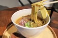 人気カレー店で羽曳野市特産「油かす」を使ったカレーうどんとカレーが新登場！市のプロモーション企画から実現