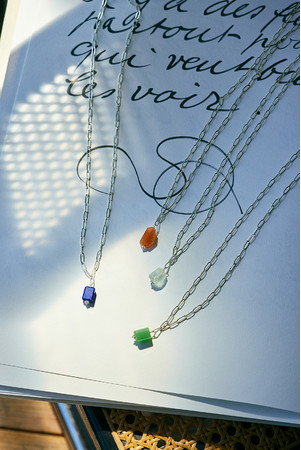 NECKLACE（BLUE, ORANGE, CLEAR, GREEN）：￥19,800（税込）