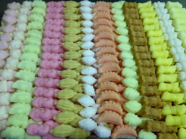 イルサンジェー本店で発売されているカラフルな砂糖菓子たち