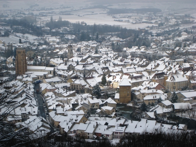 雪化粧のアルボワの町