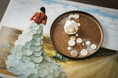 SHAWN HOLLY SOLO EXHIBITION “SHARE THE WEALTH/共有”とサロン覺のコラボレーションメニューを公開!