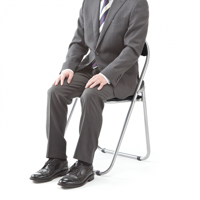 直径22mmのスチールフレームで安定して座れるパイプ椅子3脚セットを4月