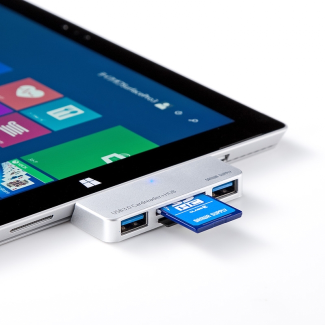 Surface Pro3専用なので、本体側面にピッタリとセッティングできる