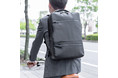 シンプル＆フラットで水にも強いビジネスバックパックを12月21日発売