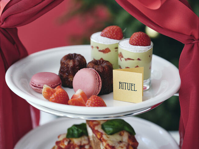 上段)マカロン、カヌレ、クレームピスターシュ(グラス入り) 上段)マカロン、カヌレ、クレームピスターシュ(グラス入り)