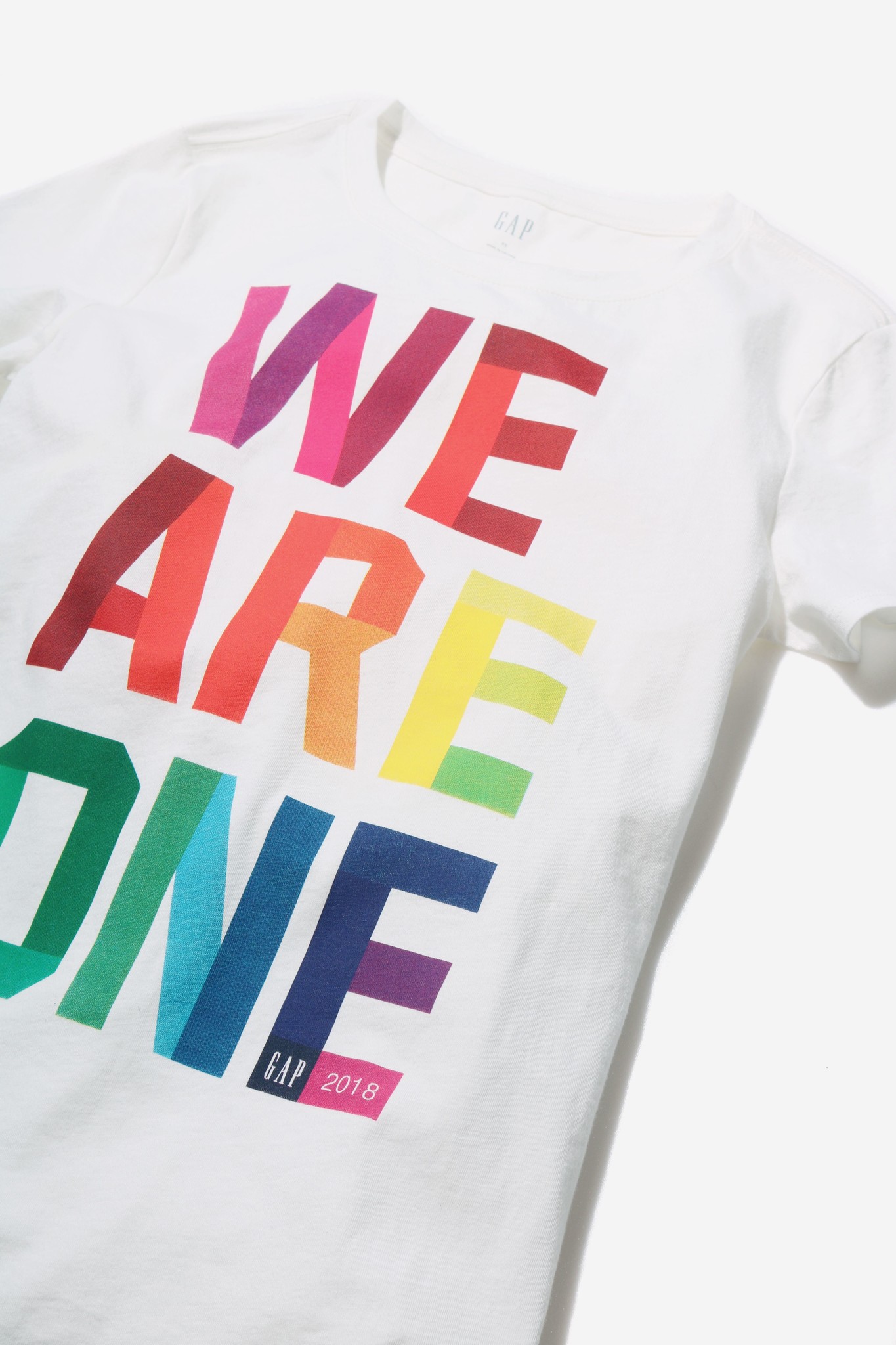 Gap が プライドチャリティt シャツ We Are One を全国のgap ストアで発売 ギャップジャパン株式会社のプレスリリース