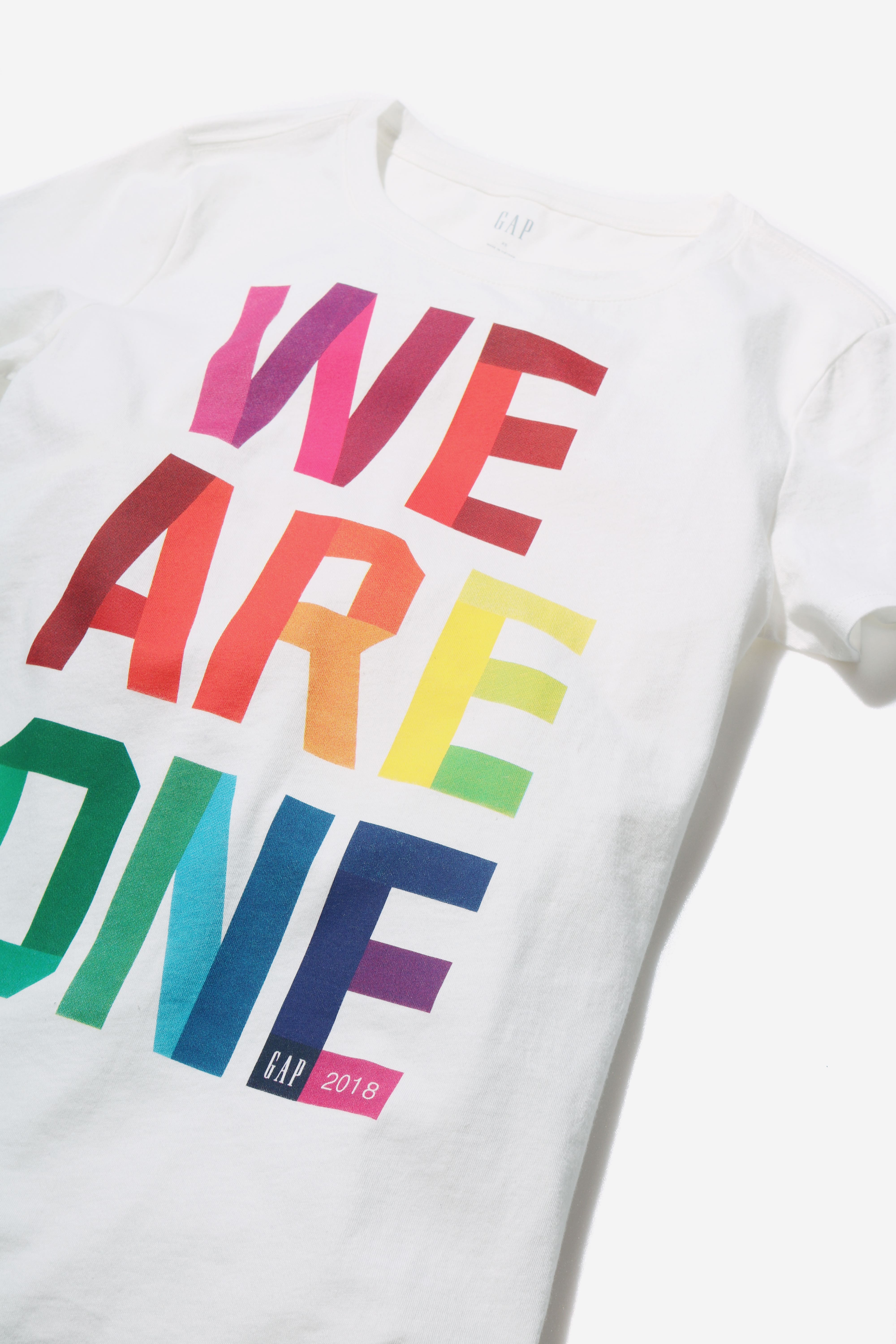 Gap が、プライドチャリティT シャツ“WE ARE ONE”を全国のGap ストアで