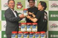 【猛暑から地域住民を守る】愛知県豊根村へ、厚生労働省推奨濃度の塩分が手軽に補給できる熱中症対策ゼリー「現場の相棒」を寄贈