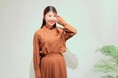秋服と夏服のミックス「暑くても季節感ある服を着たい！」に応えた “涼しい秋服”ブラウスセットアップが洋服の青山から登場