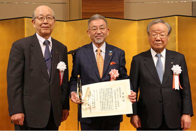 （中央）東洋ワークグループ株式会社・須佐尚康会長