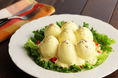 【サラダショップ|Salad Cafe】イースターにもぴったり!“卵”を存分に楽しむ『たんぱく質が摂れる!ウフマヨソース~巣ごもり風~』新発売