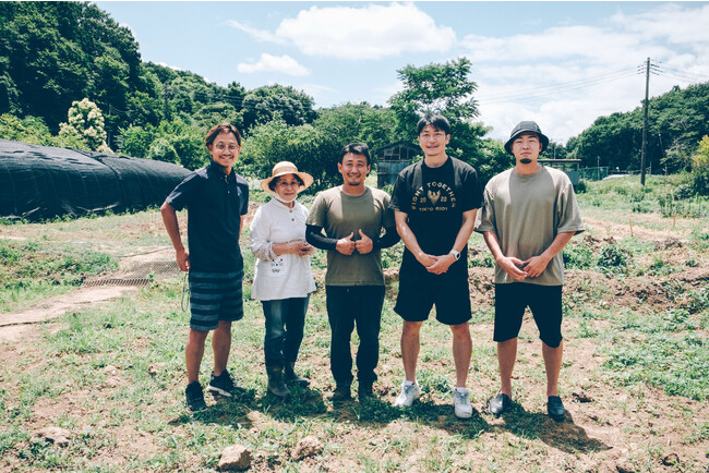 元Jリーガー近藤直也とアオニサイファーム代表青木真矢が活動する