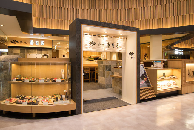 『寿司岩』成田空港店。日本の玄関口で熟練職人が日々、腕を振るっています。
