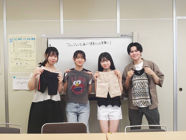 8月18日衣類仕訳作業の様子 8月18日衣類仕訳作業の様子
