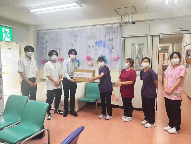 7月3日太陽こども病院に衣類を寄付する様子 7月3日太陽こども病院に衣類を寄付する様子