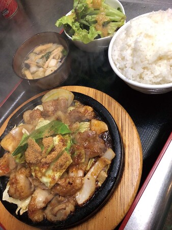 石焼き牛ホルモン定食 1,500円 石焼き牛ホルモン定食 1,500円