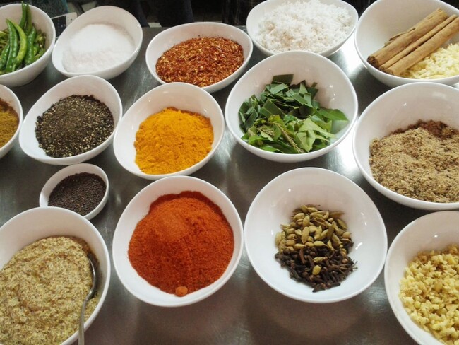 トゥナパハを含む多様なスパイス