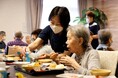 【全国の高齢者施設に約2万本の「おいしい免疫ケア」提供開始レポート】長期化する夏における健康課題への新たな取り組みを開始