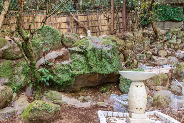 庭園はバリ島ウブドの森テイスト 庭園はバリ島ウブドの森テイスト