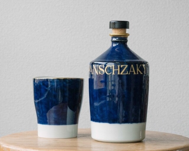 かつて海を旅した伝統の波佐見焼コンプラ瓶「ワグネルブルー」Makuake