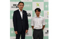 高槻北高校3年の伊崎凛太郎さんが水泳でのインターハイ出場を市長に報告