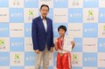 高槻市立阿武山小5年の吉田仁晴さんがボクシングの全国大会優勝を市長に報告