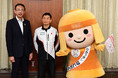 高槻市在住の丘村彰敏さんが東京2025デフリンピック出場を市長に報告