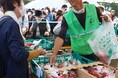 例年約5000人が来場する高槻産の新鮮野菜が並ぶ農林業祭を開催