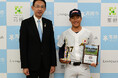 高槻市立第一中学校3年の水越統也さんが野球の世界大会優勝を市長に報告