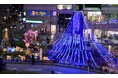 JR高槻駅前を冬恒例のイルミネーションが彩る