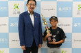 高槻市立土室小6年の栫斗真さんが野球の全国大会出場を市長に報告