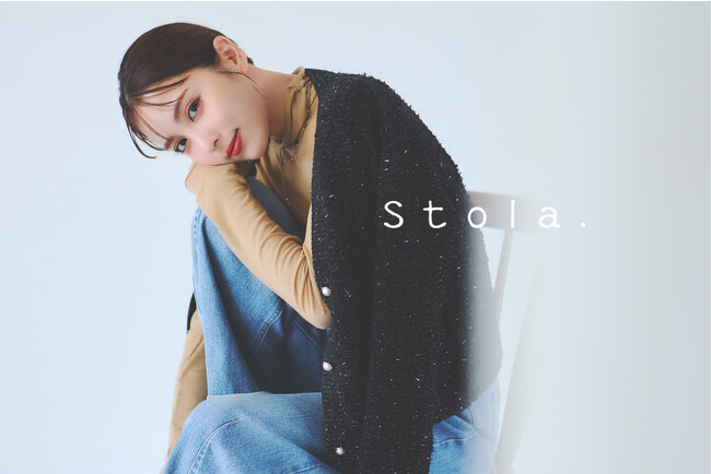 女優・石川恋、秋の“可愛げ”トレンドを纏う。Stola.（ストラ）の新作