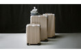 【RIMOWA】「Hybrid」コレクションに新色「ストーン ベージュ」が登場