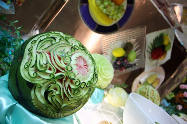 フルーツカービングの実演