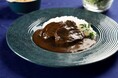 “肉の老舗 柿安”史上、最高級カレー誕生 お肉丸ごと堪能!『柿安プレミアム 厚切り牛タンカレー』