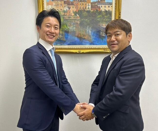 （左）新代表取締役　伊藤啓太氏　　　（右）旧代表取締役　菊地伴和氏